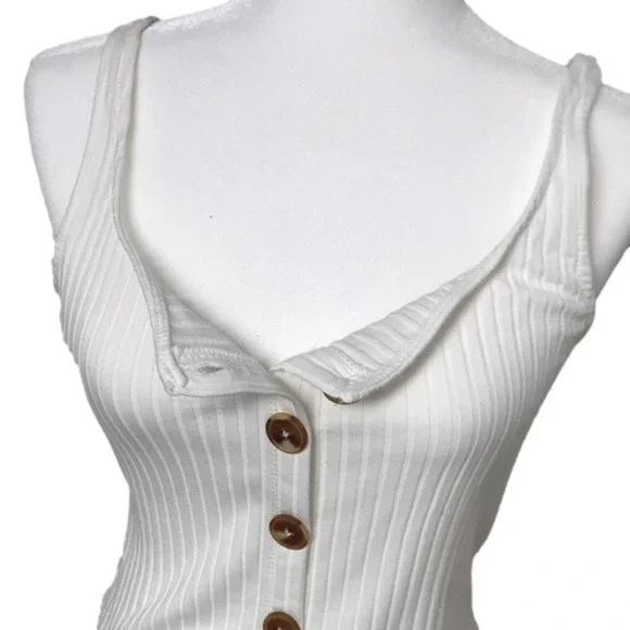 𝅺HEART and Hips white knit camisole top - Picture 3 of 6
